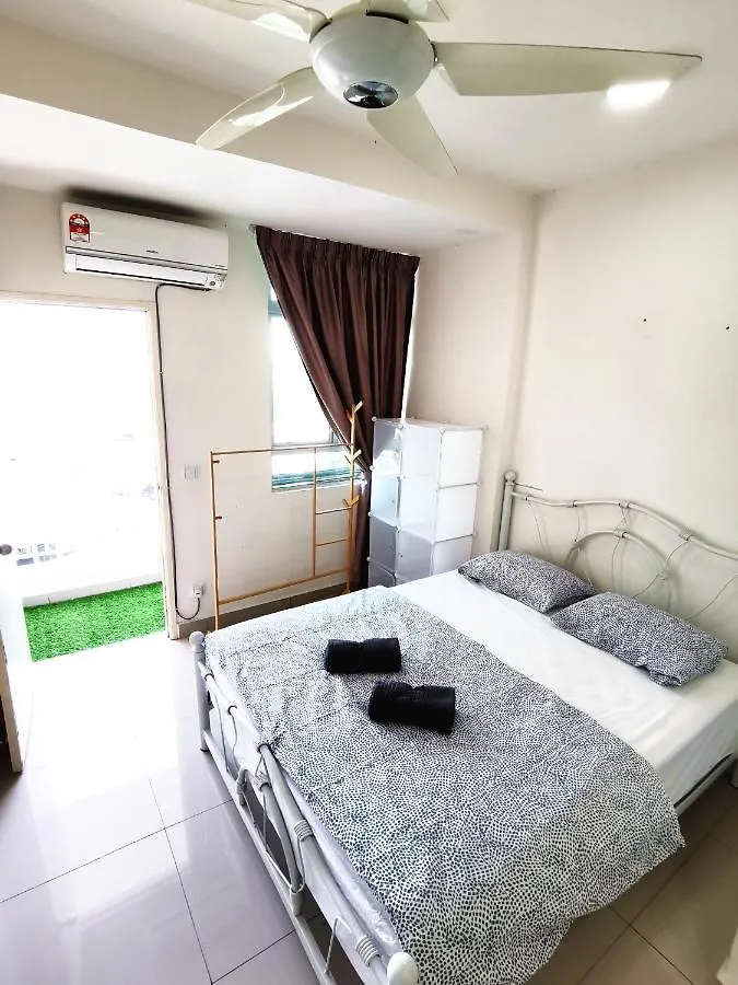 Tur11-Oppesite Pisa Stadium-1Min-Foodcourt-Minimarket Bayan Lepas
